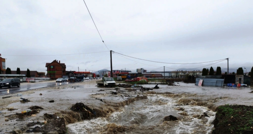 Moti i keq edhe ne Kosove, reshjet krijojne probleme ne disa zona
